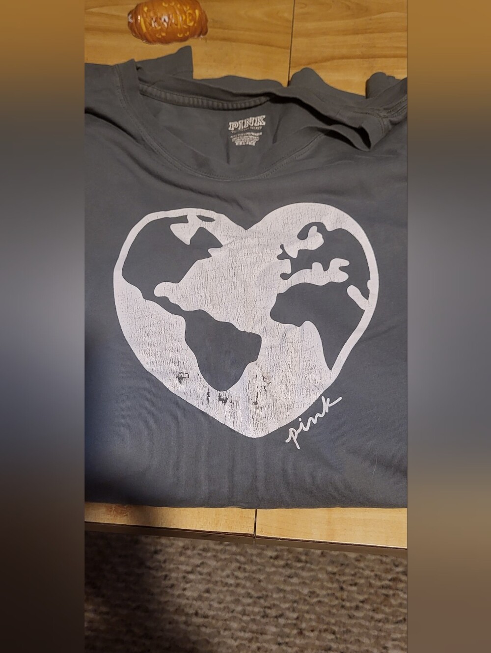 PINK Victoria's Secret Light Gray Tee with White Heart Globe Graphic